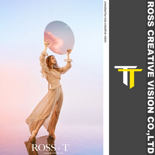 馬蘭戈尼 時裝創(chuàng)作 羅思文化以 it starts with a dream 為概念大氣而簡約的手法 低調而精致 文藝而空靈的氣息羅思文化視覺工廠帶你開啟新征途拍攝畫報主要采取鏡像的拍攝方法和構圖畫面非常地簡潔,倒影與實像不規(guī)則形狀區(qū)分而背景是廣袤 純凈的