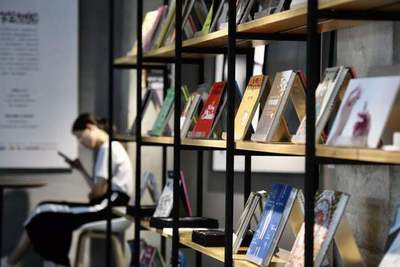 晨報說書 真有人在這里過夜嗎?上海最美24小時書店,愛書人的深夜可以不打烊 上海文藝評論專項基金